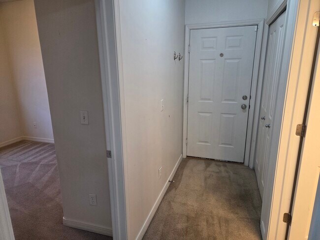 Building Photo - 380 N 500 W