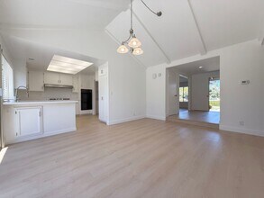Building Photo - Costal Living - Pride of Ownership Neighbo...