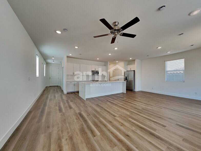 Building Photo - 9135 Fiesta Impatiens Ct