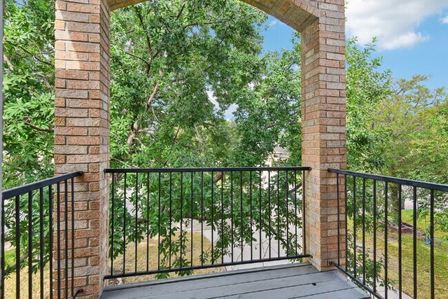 Building Photo - "Discover Comfort & Style: Spacious 3-Bedr...