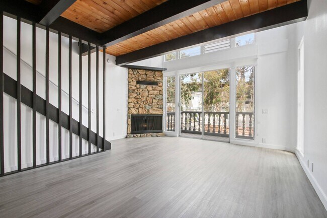 Building Photo - 33 Eastwind