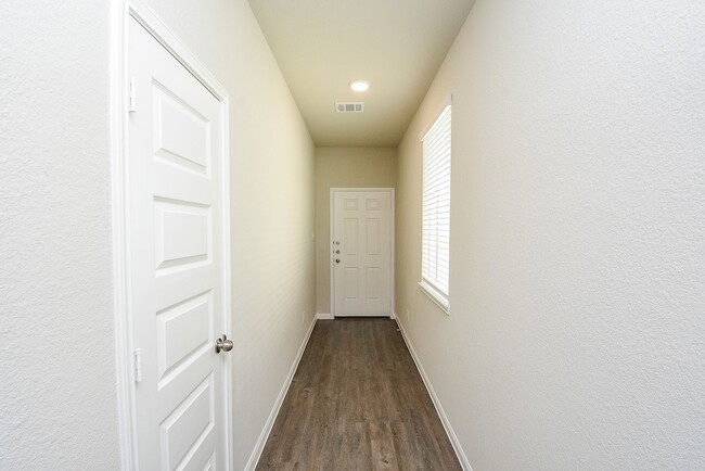 Building Photo - 14042 Chinook Dr