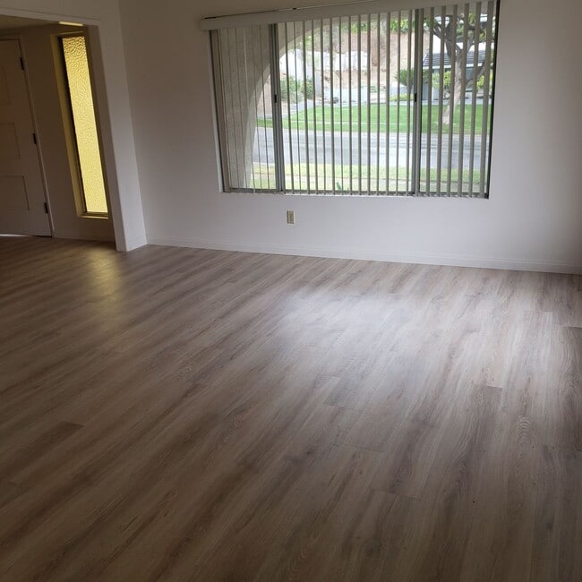 Building Photo - FANTASTIC SINGLE FAMILY RESIDENCE 4 Bedrooms, 2.5 Bathrooms HOME IN CANYON CREST!!! **((RESERVED))**