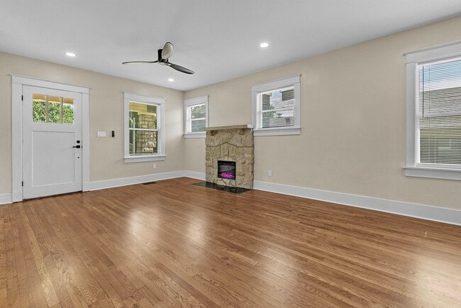 Building Photo - 2245 Monroe Ave