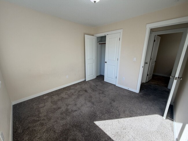 Building Photo - MOVE IN SPECIAL: HALF OFF FIRST MONTH'S RE...