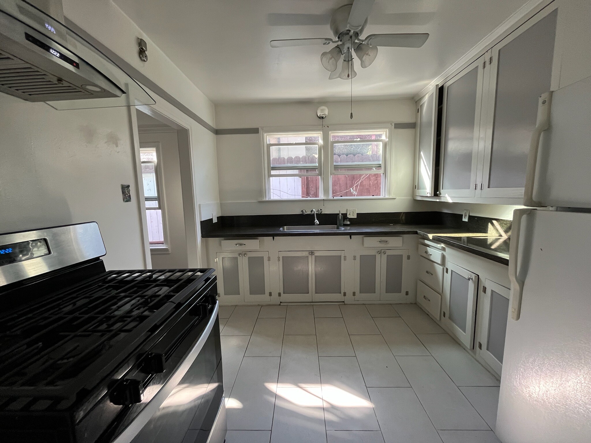 Building Photo - 2323 Las Colinas Ave