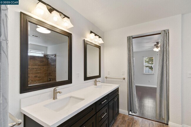 Building Photo - 732 Antiquity Dr