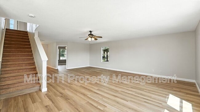 Building Photo - 209 Hinge Loop