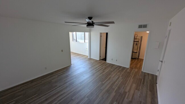 Building Photo - 425 Bradshaw E Ln