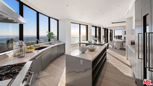 Building Photo - 1218 Coronado Dr