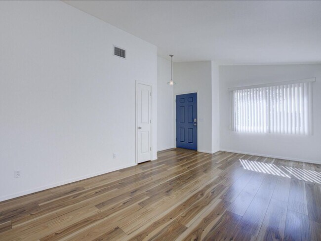 Building Photo - Spacious 4-Bedroom Home with Private Pool & Large Enclosed Backyard!