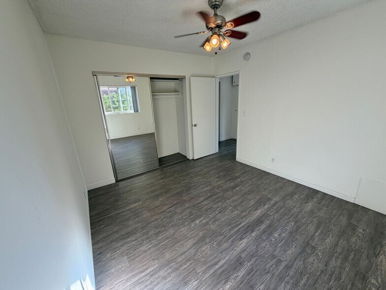 Building Photo - 3728 S Bentley Ave