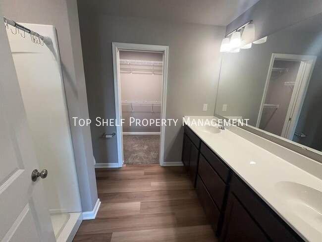 Building Photo - 2308 Hazeltine Pl