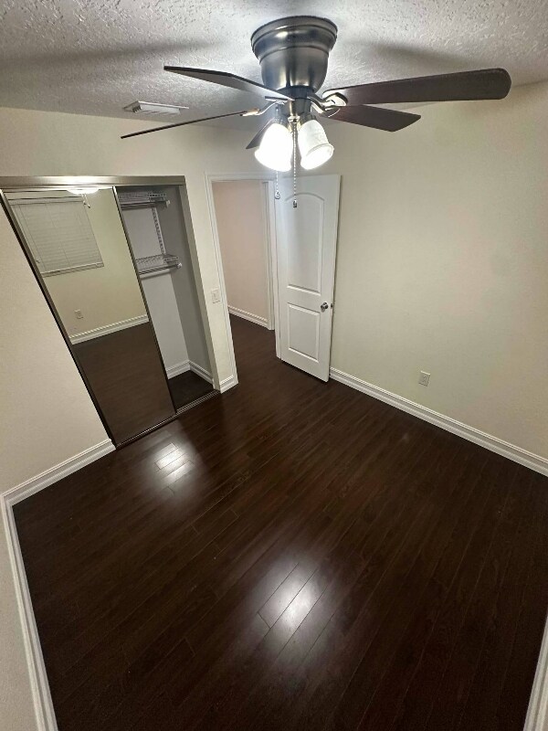 Building Photo - 2630 Via Napoli Ct