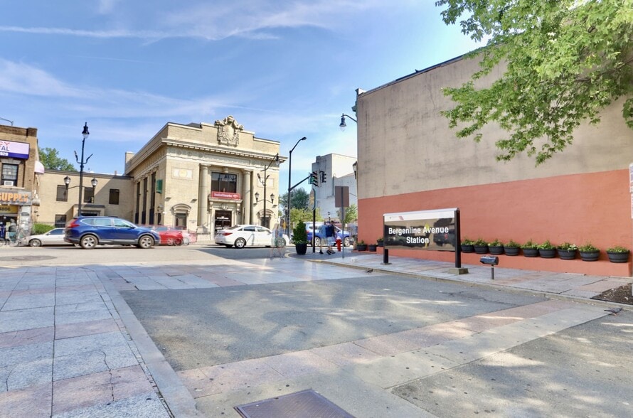 Building Photo - 4901 Murphy Pl