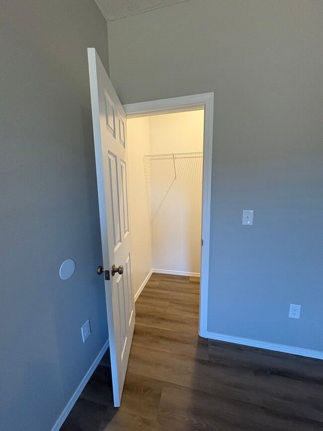 Building Photo - 594 N Airport Rd