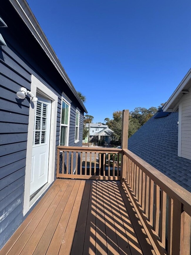 Building Photo - 300 E 3rd St