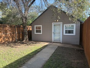 Building Photo - 2618 22