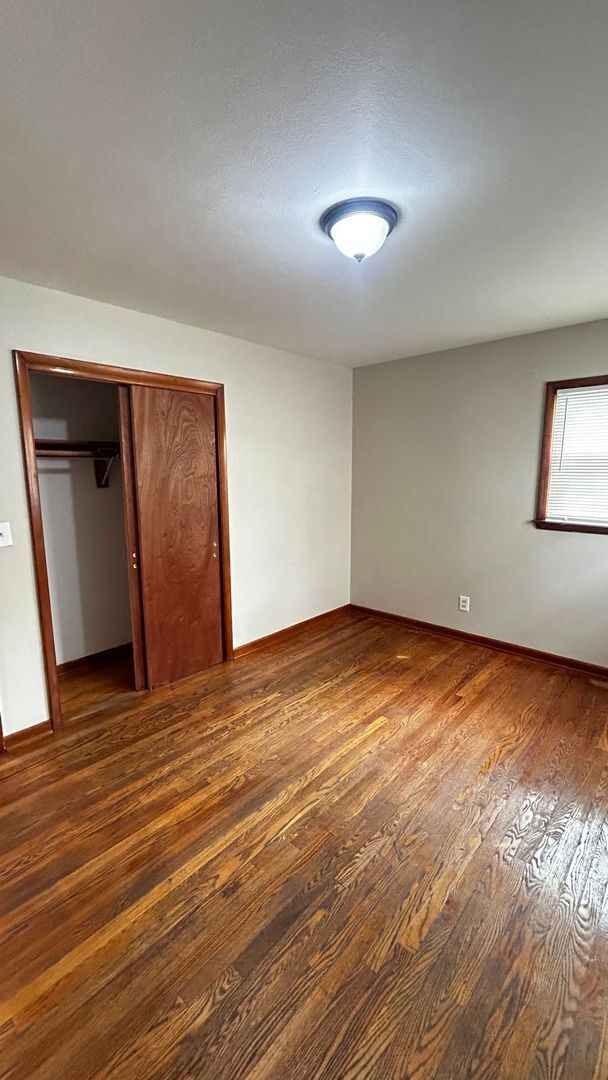 Building Photo - 8907 W Hampton Ave
