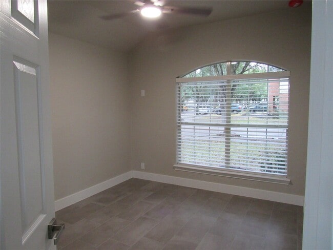 Building Photo - 2515 Old River Ln