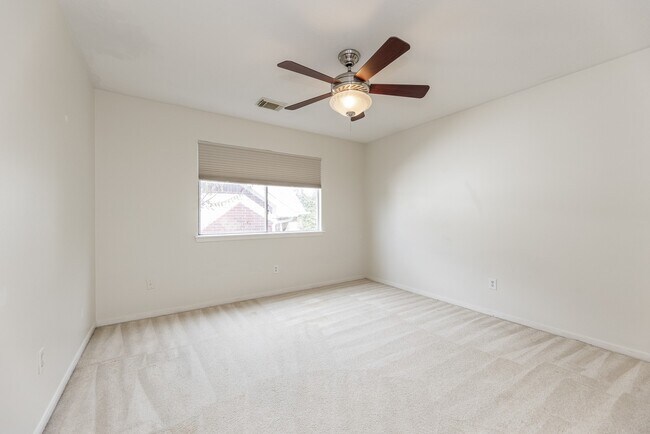 Building Photo - 910 Presley Way