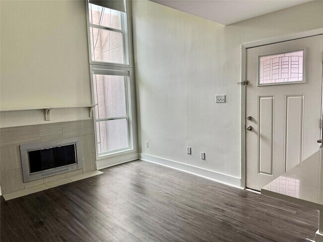 Building Photo - 935 La Posada Dr