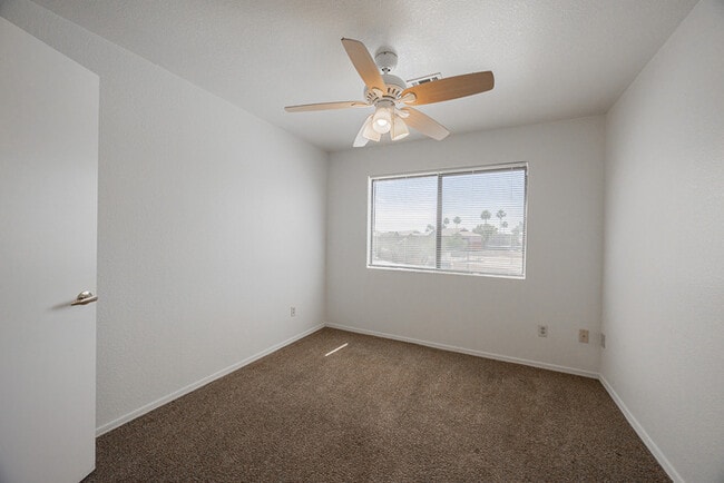 Building Photo - 16033 N 25th St