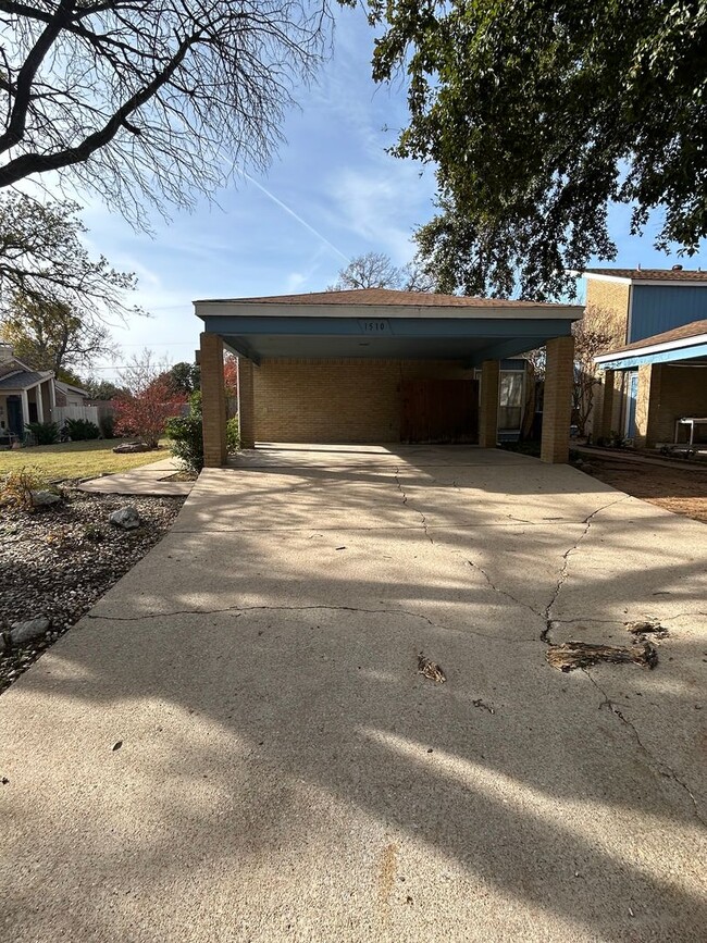 Building Photo - SUPERB Duplex in Euless! READY NOW!