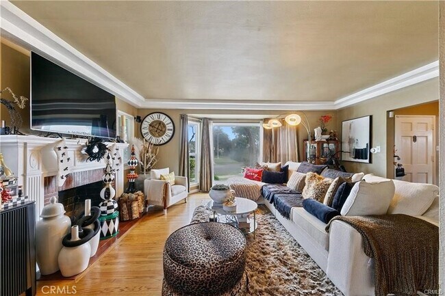 Building Photo - 3907 Edgehill Dr