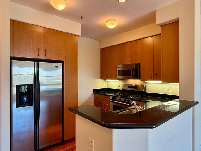 Building Photo - Beautiful 2 bedroom, 2 bath condo for rent...