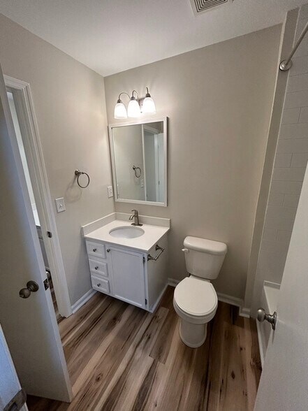 Building Photo - 1034 Hunters Trce