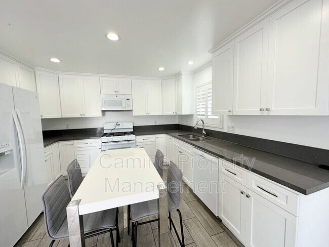 Building Photo - 8147 San Carlos Ave