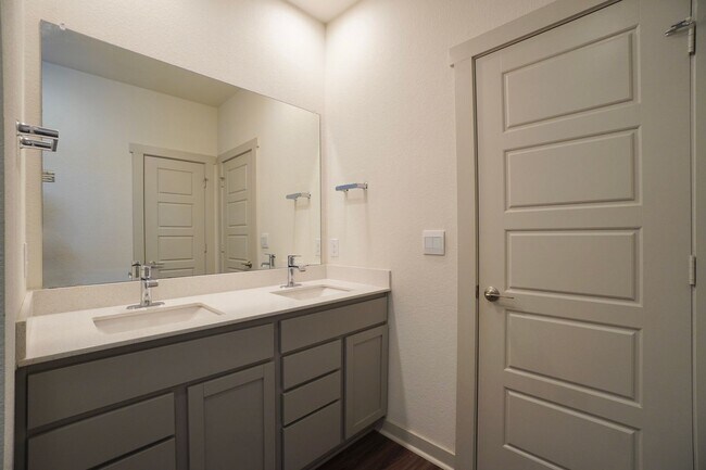 Building Photo - 7612 Lowenfield Dr