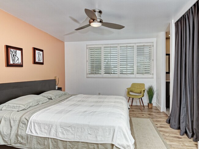 Building Photo - 5728 El Cabo Ct