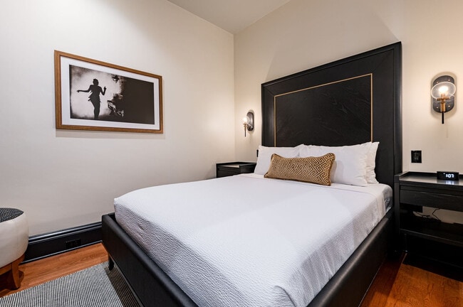 Building Photo - 1011 Canal St