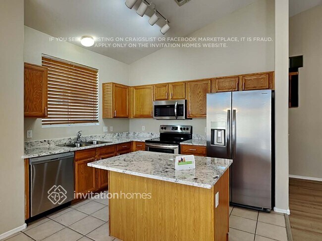 Building Photo - 13446 W Keim Dr