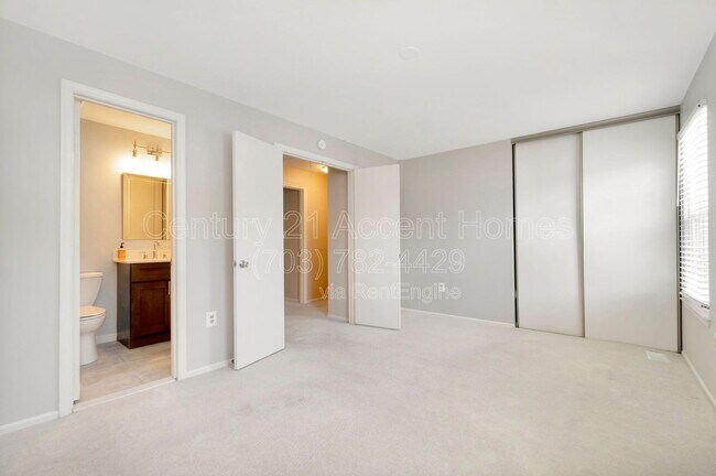 Building Photo - 2881 Burgundy Pl