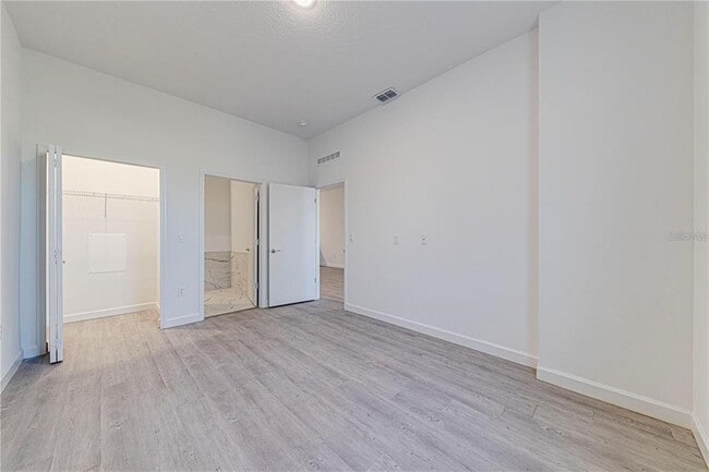 Building Photo - 400 Famagusta Dr