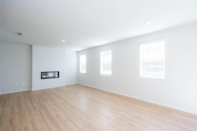 Building Photo - 242 Lookout Dr