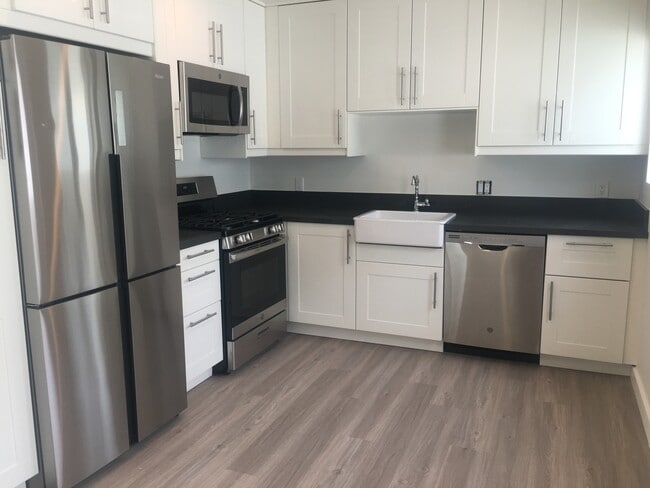 Building Photo - Updated 3 Bedroom Home in Pacific Beach!