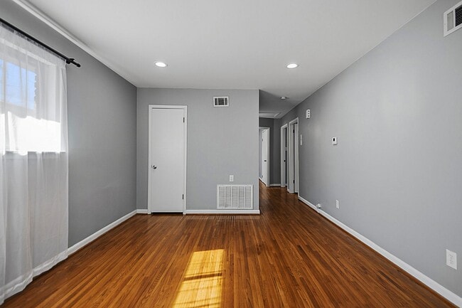 Building Photo - 822 N Coolidge St