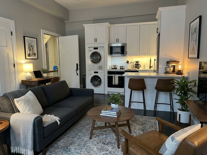 Building Photo - 105 Charles St