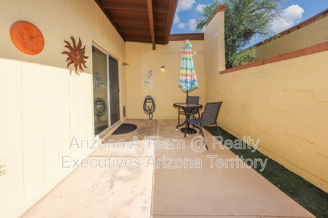 Building Photo - 8178 E Rivenoak Cir