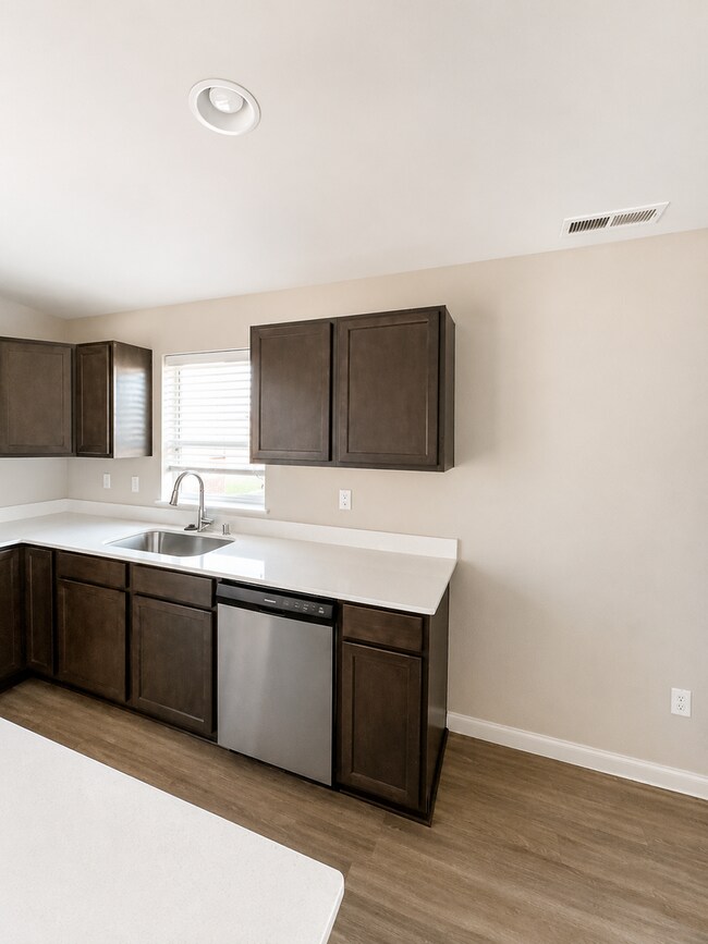 Building Photo - Newly Built 4bd 2.5ba in LSSD