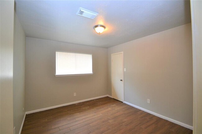 Building Photo - 15927 Tumbling Rapids Dr