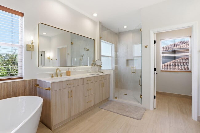 Building Photo - 375 SW 16th St