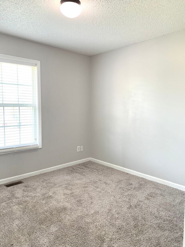 Building Photo - 1013 Mile High Dr