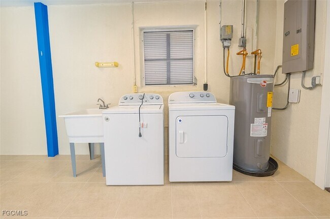 Building Photo - 732 Sesame Ct