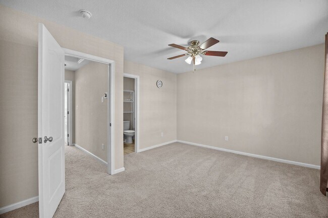 Building Photo - Beautiful Townhome for Rent in Virginia Beach With Free Internet!