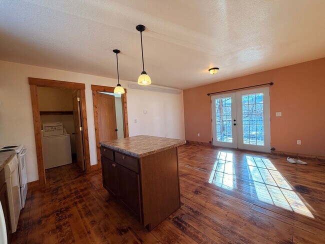 Building Photo - 938 St Joe St